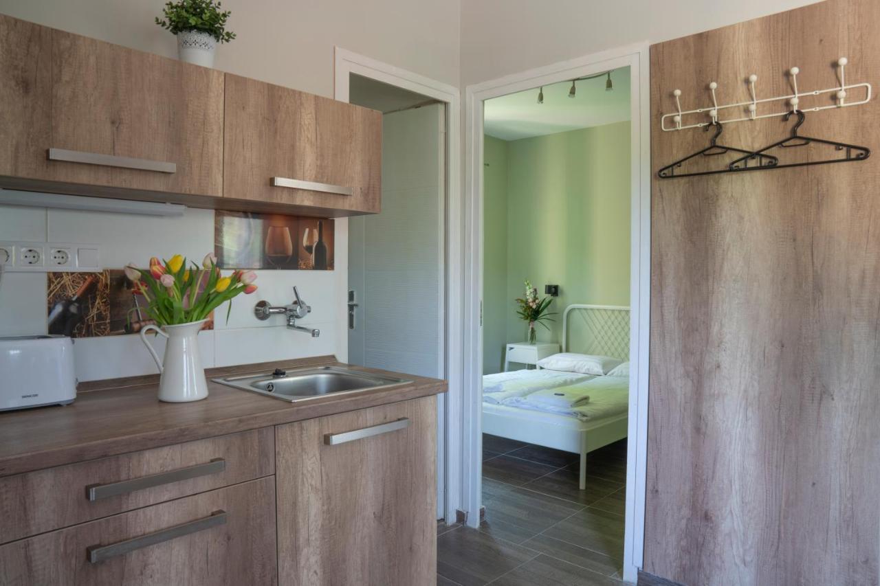 Tulipan Apartman Eger Exteriör bild