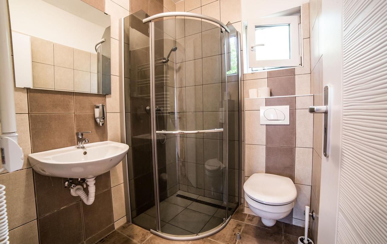 Tulipan Apartman Eger Exteriör bild