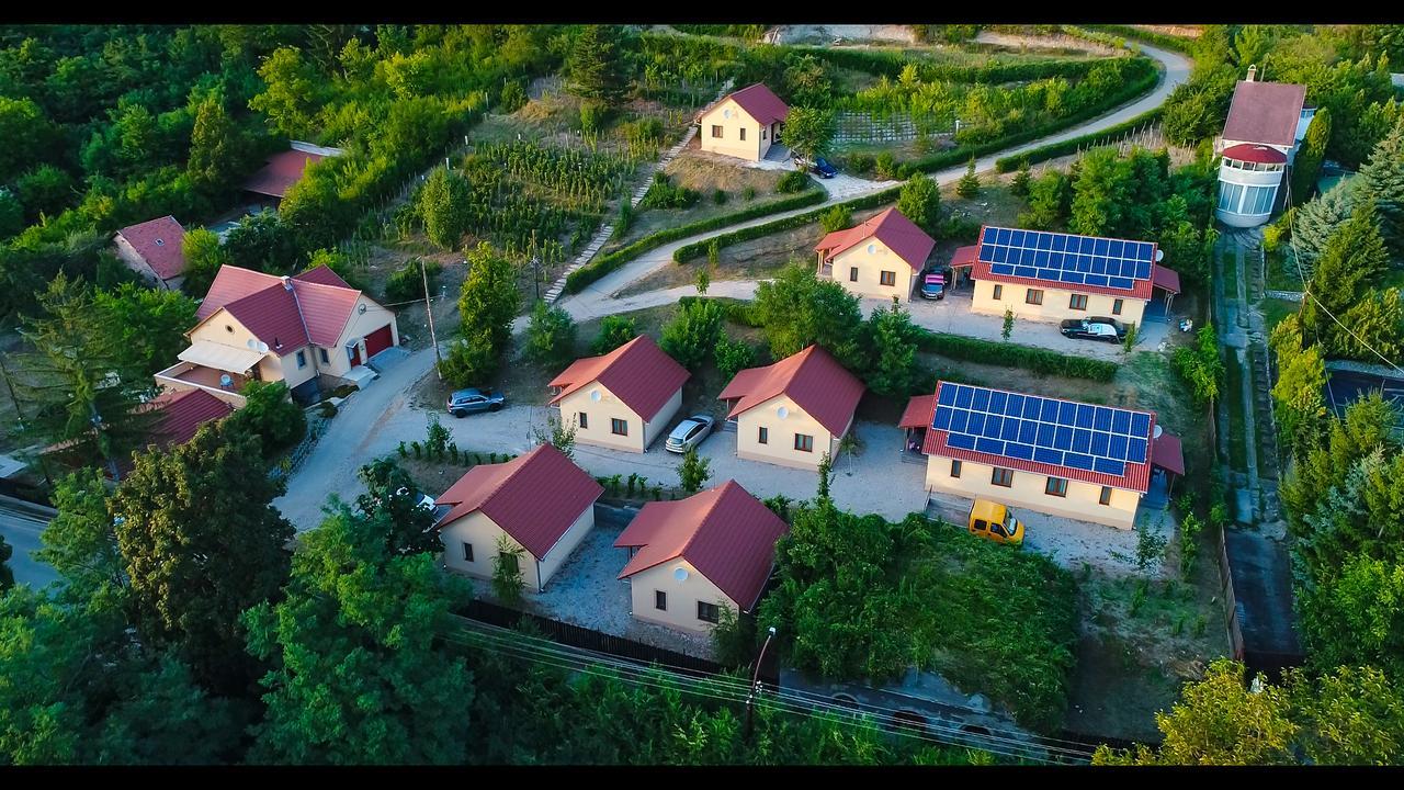 Tulipan Apartman Eger Exteriör bild